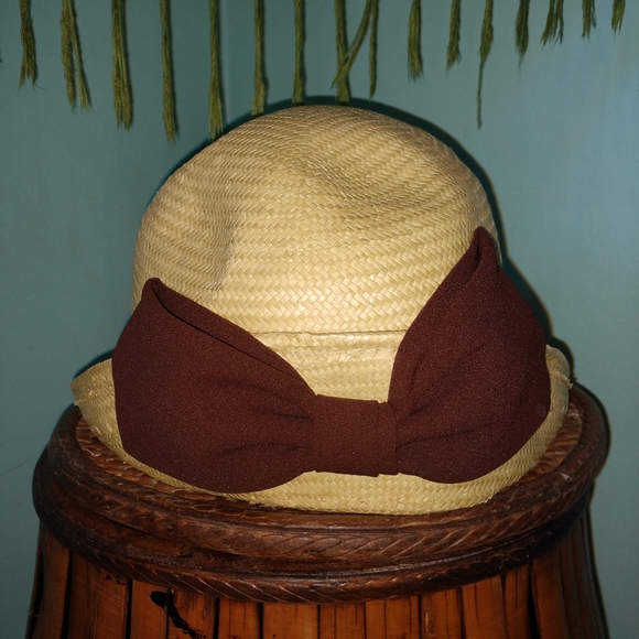 Classy Editorial Springtime Hat - Picture 3 of 5